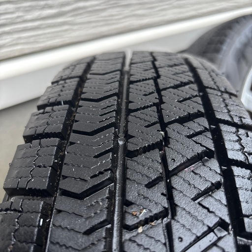 美品　ブリヂストン　スタッドレス　VRX2  145/80-13 アルミ付き　バリ溝