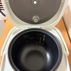 炊飯器とケトルのセットの画像