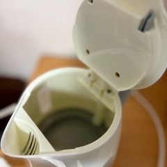 炊飯器とケトルのセットの画像