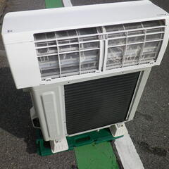 ダイキン　6畳～8畳用エアコン　AN22WCS-W 　2019年　お掃除機能、高速ストリーマー空気清浄付きの画像