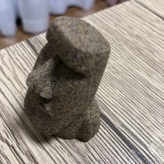 三陸海岸の砂で作られたモアイの画像