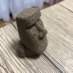 三陸海岸の砂で作られたモアイの画像