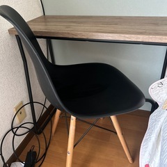 机と椅子
の画像