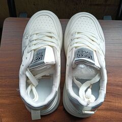 新品 22.5cm レディース スニーカー ホワイト シューズ 靴 カジュアルの画像