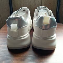 新品 22.5cm レディース スニーカー ホワイト シューズ 靴 カジュアルの画像