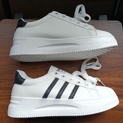 新品 23cm レディース スニーカー ホワイト シューズ 靴 カジュアル(906-Z)の画像