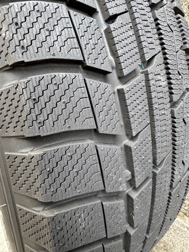 24年製造 国産スタッドレス215/65R16