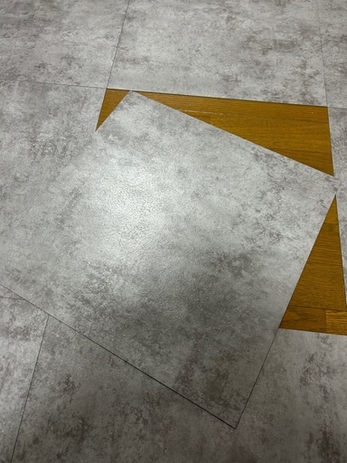(取引中)フロアタイル約13帖分