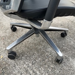 椅子　チェア　オフィスチェア　レザー　PCチェア　キャスター付き　高さ調節かのう可能の画像