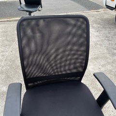 椅子　チェア　オフィスチェア　PCチェア　高さ調節可能　キャスターつき付きの画像