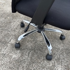 椅子　チェア　オフィスチェア　PCチェア　高さ調節可能　キャスターつき付きの画像