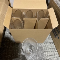 脚付きビアグラスの画像