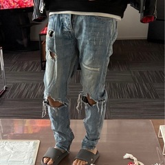 FEAR OF GOD ダメージデニムの画像