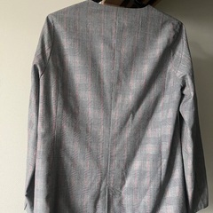 レディース　ノーカラージャケットの画像