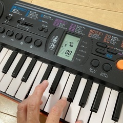 卓上電子ピアノの画像