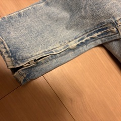 FEAR OF GOD ダメージデニムの画像