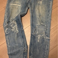 FEAR OF GOD ダメージデニムの画像