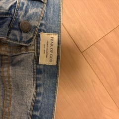 FEAR OF GOD ダメージデニムの画像