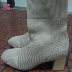 新品未使用　ニット系ブーツ　サイズMの画像