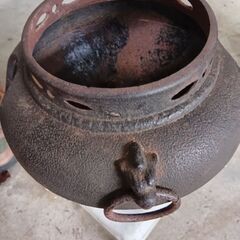 炉壇と茶釜の画像