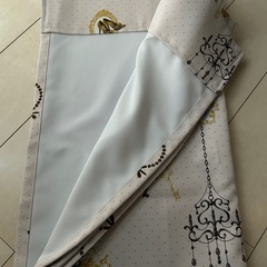 カーテンの画像