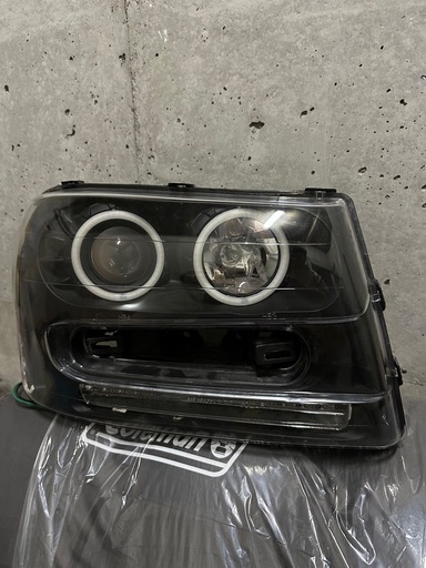 シボレートレイルブレイザー　社外へヘッドライト