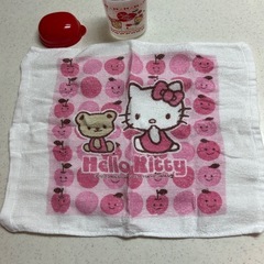 ハローキティ チェリー柄容器　携帯用おしぼり お弁当　遊園地　キャンプの画像