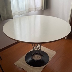 サイクロンテーブルの画像