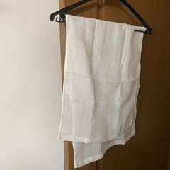 【新品、未使用】使い捨てスリッパ & タオルセット　おまけ付き！の画像