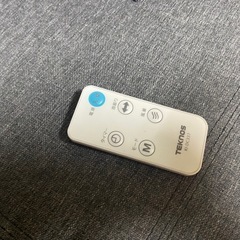 リモコン付き壁掛け扇風機の画像