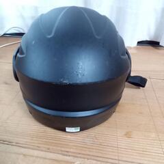 ヘルメットと防寒グローブのセットの画像