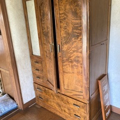 昔、懐かしい。昭和のタンスの画像