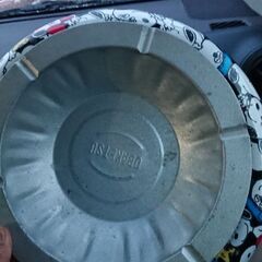 アメリカン、オブジェ、ガルバリュウムで仕上げられた、デカイ灰皿オブジェの画像