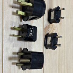 海外旅行用電源プラグの画像