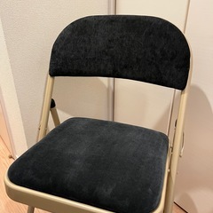ベロア素材 折りたたみチェア（ブラック） モダン お酒落　アンティーク パイプ椅子店舗 パイプチェア 収納 オフィスチェア ワークチェアの画像