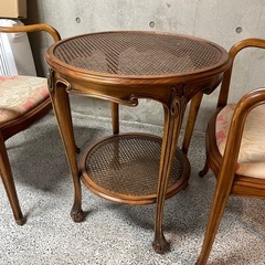 アンティークテーブルセットの画像