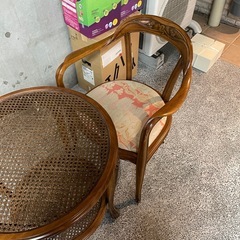 アンティークテーブルセットの画像