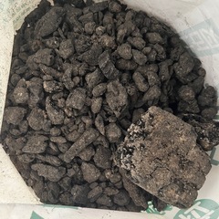 焚き火などで残った灰、炭
の画像