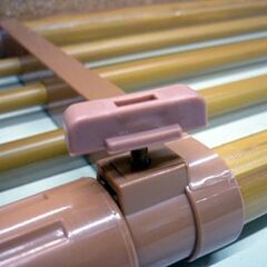 ☆突っ張り棚 伸縮棚 幅680mm～1060mm 奥行235mm 木目調 仕切りラック 壁面収納 札幌市 豊平区 平岸店の画像