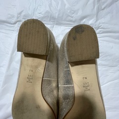 ダイアナ　スカラップゴールドローヒールパンプスの画像