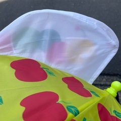 【🍎とイモムシが可愛い♡】子ども用傘　45cm  透明窓付きの画像