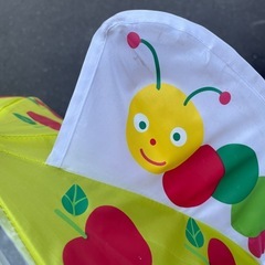 【🍎とイモムシが可愛い♡】子ども用傘　45cm  透明窓付きの画像
