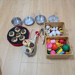 IKEA　おままごとキッチン　小物などもセットです。の画像
