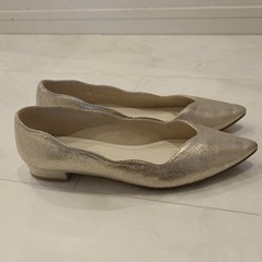 ダイアナ　スカラップゴールドローヒールパンプスの画像