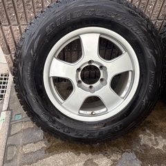 スタッドレスタイヤ265/65r17アルミホイール付きの画像