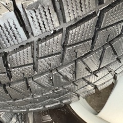 スタッドレスタイヤ265/65r17アルミホイール付きの画像