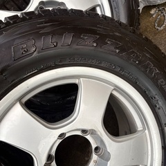 スタッドレスタイヤ265/65r17アルミホイール付きの画像