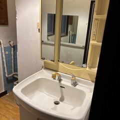 無料！昭和レトロな洗面台　シャワー付の画像