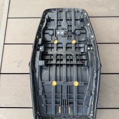 xjr400  シート　タックロール　アンコ抜き
の画像