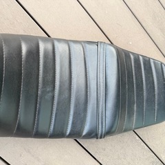 xjr400  シート　タックロール　アンコ抜き
の画像